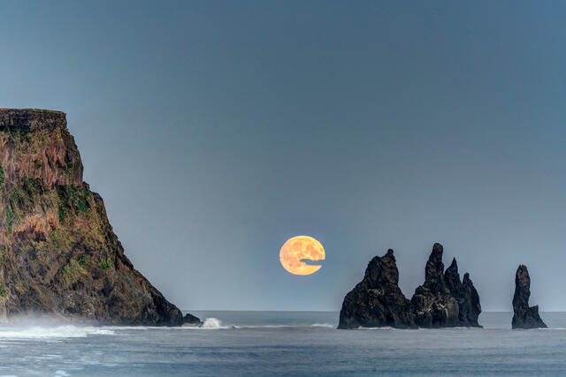 Harvest Moon at Vik