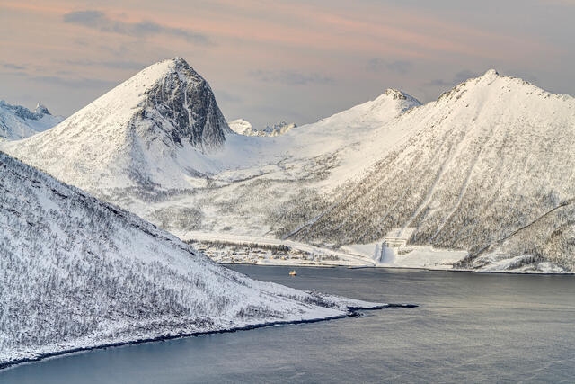 Fjordgard and Segla