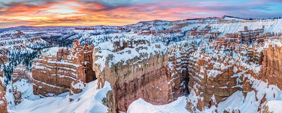 Snowy Sunrise at Bryce Canyon