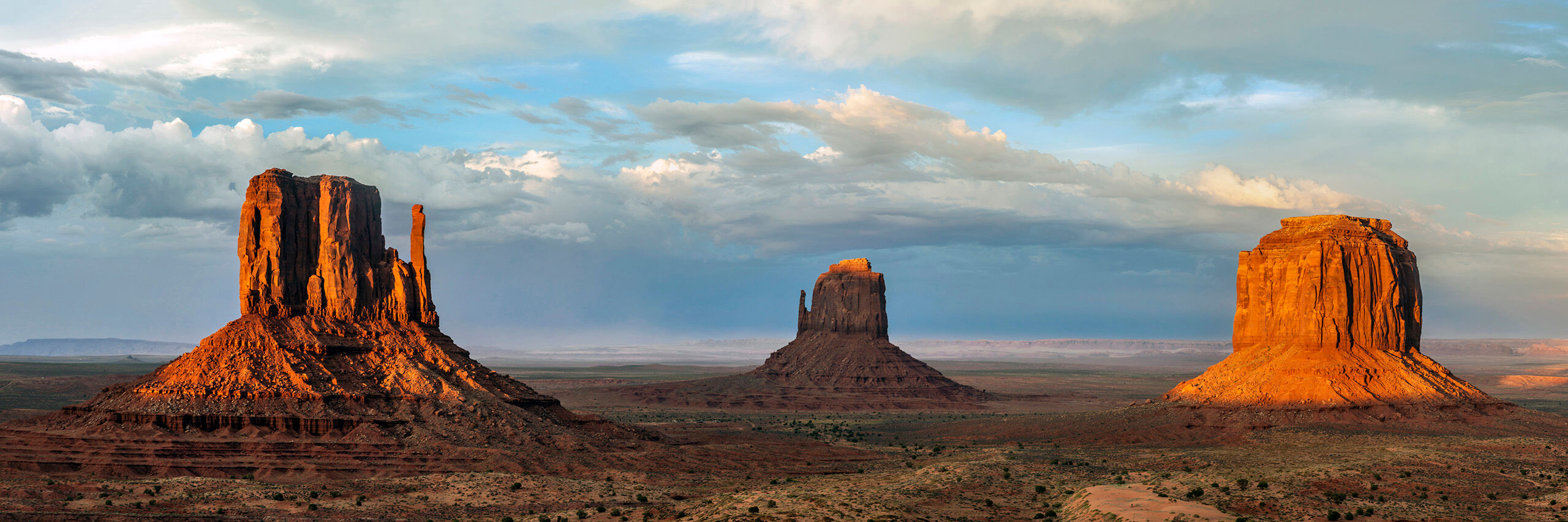 Monument Valley Sunset Monument Valley is beautiful at any time of day, but at the “golden hours” of dawn and dusk, it is, for lack of a...