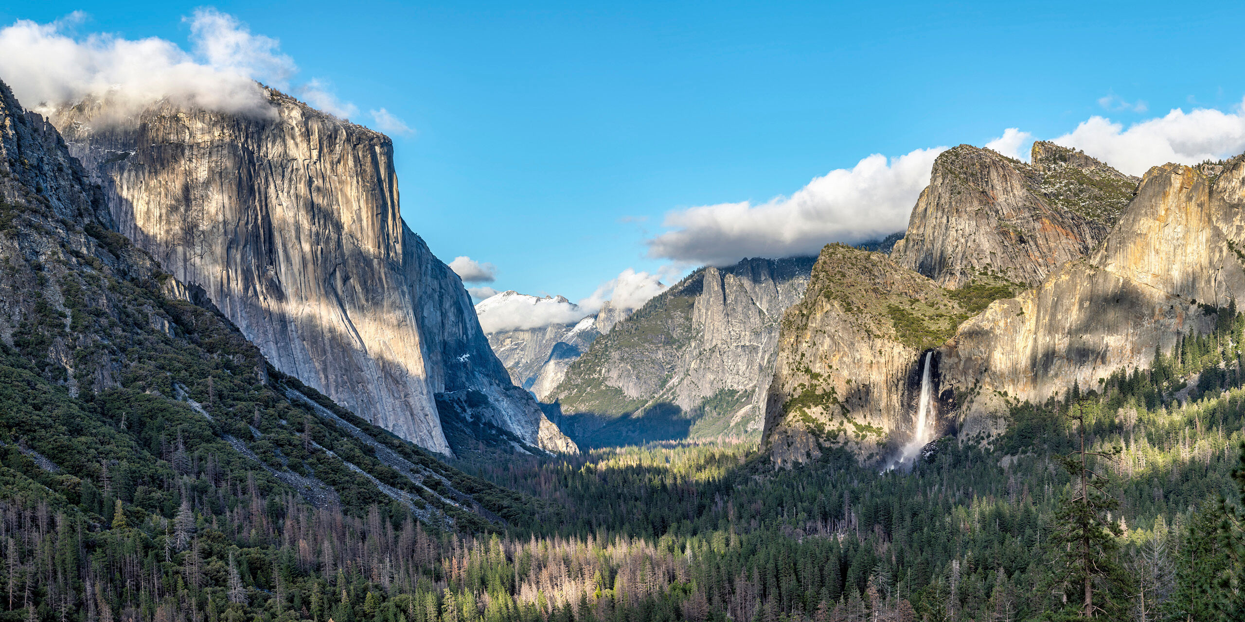 Afternoon Panorama in Yosemite Yosemite's famous “Tunnel View,” featuring, from left to right, El Capitan, Half Dome (partially obscured by clouds...