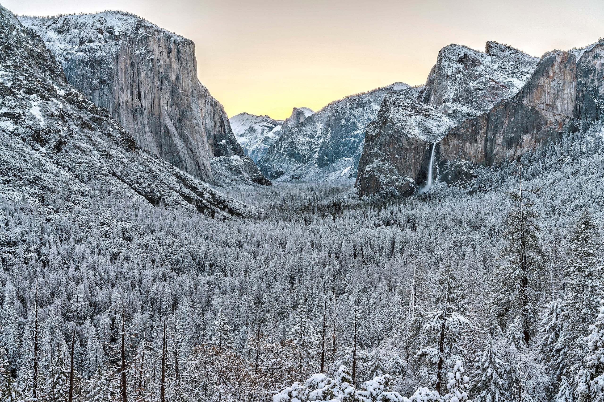 Snowy Sunrise in Yosemite Everyone that goes to Yosemite National Park, in California's Sierra Nevada mountains, is familiar with this scene. Made iconic...
