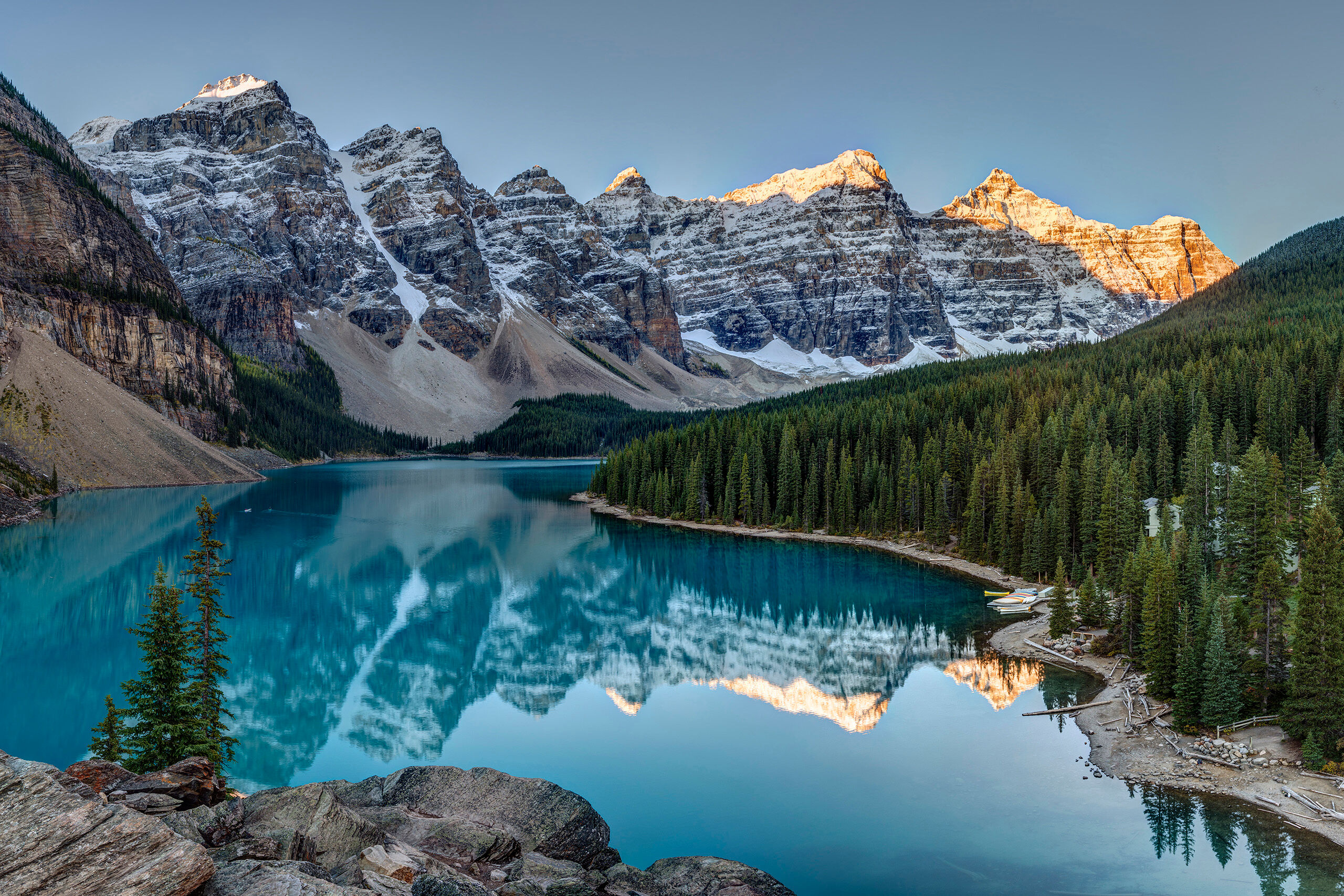 Sunrise at Moraine Lake Moraine Lake, in Banff National Park. It's one of the country's best-known views – in fact, it is shown on the 1969 and...