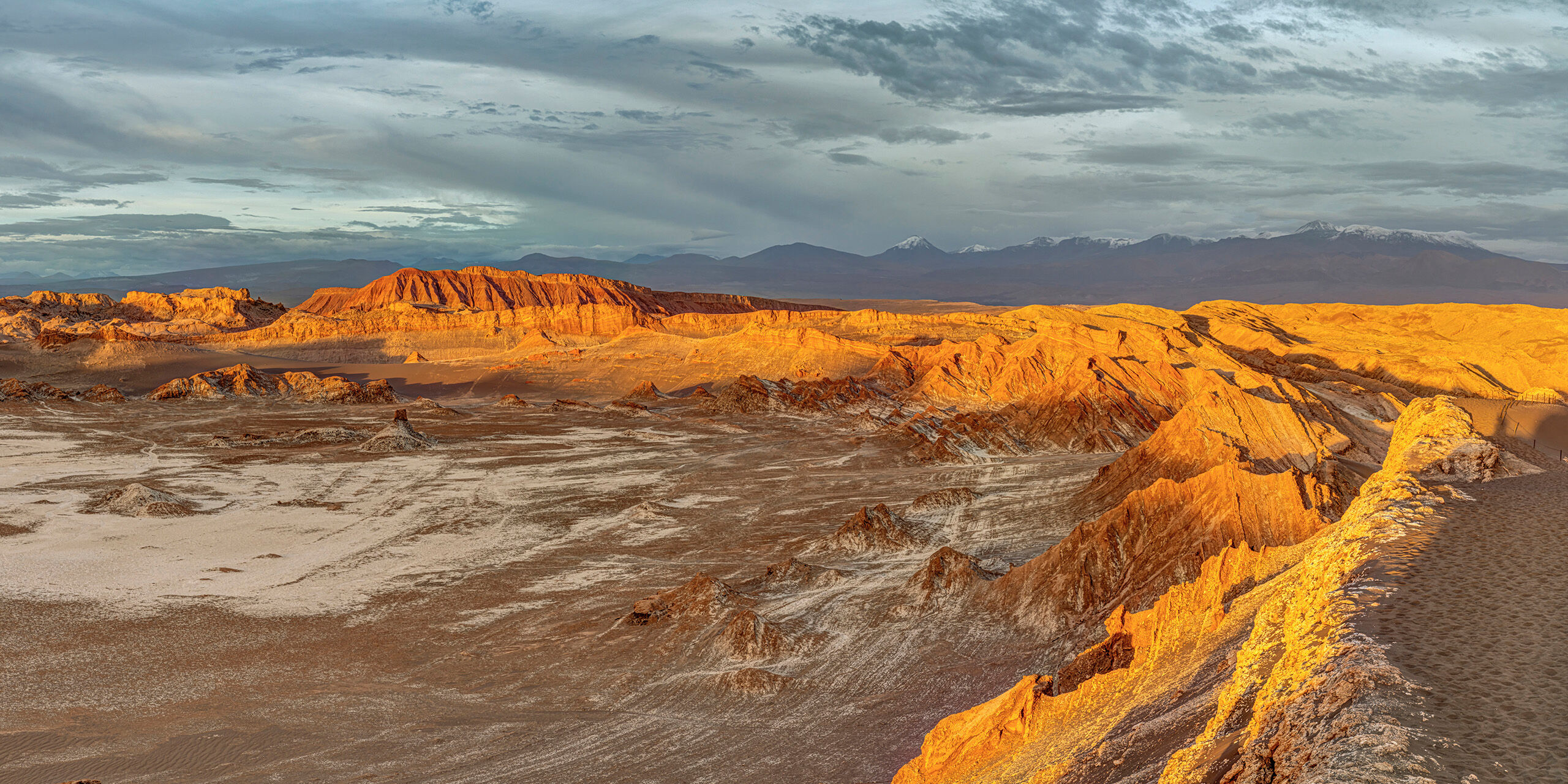 Puesta de Sol en la Valle de Luna My month-long trip to Chile and Argentina in late 2019 and early 2020 was split into two parts. I spent the first two-thirds...