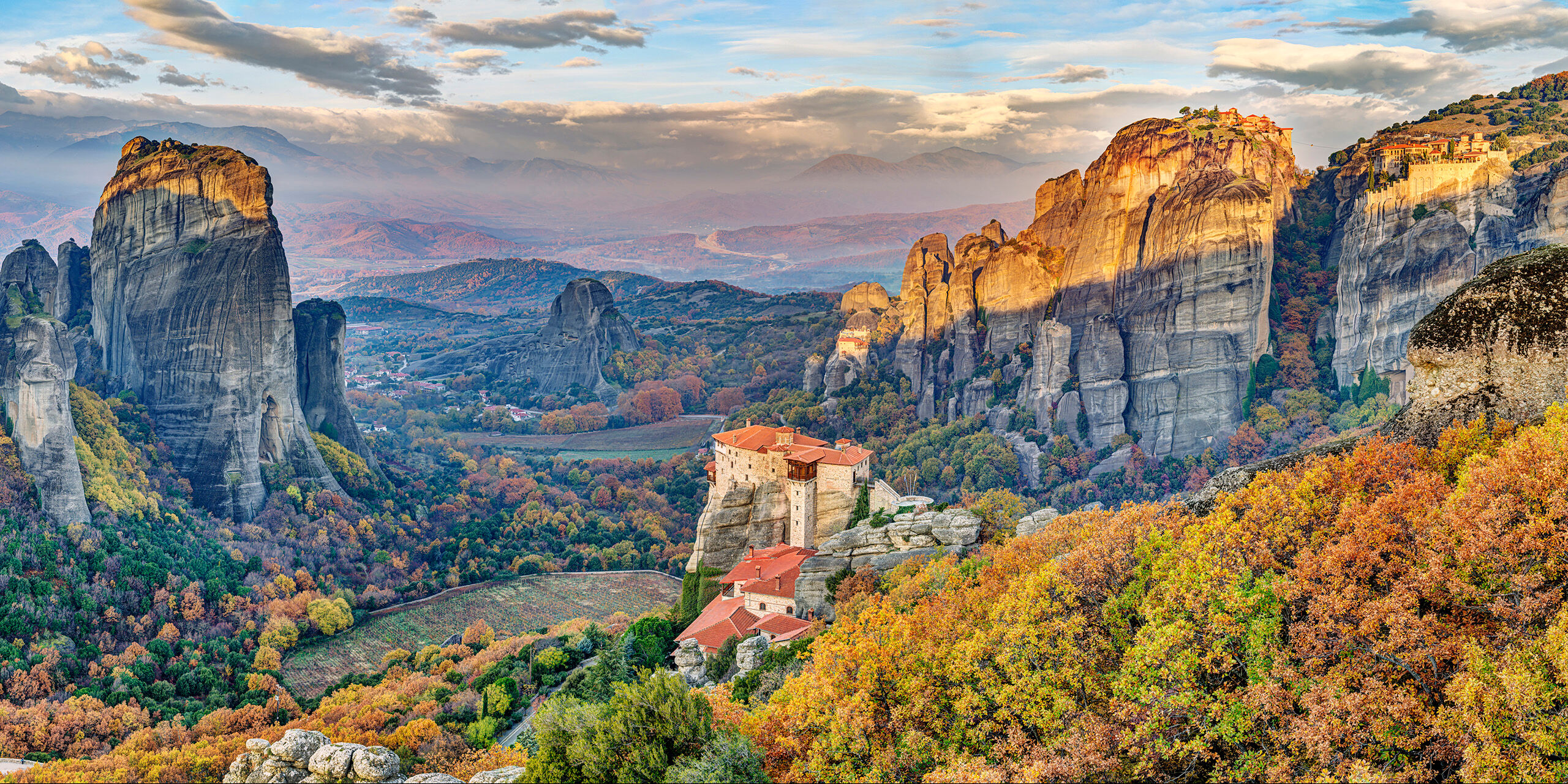Sunrise at Meteora Meteora, which is roughly a 4-hour drive from Athens, was probably the best surprise of my 3-week trip to Greece in November /...