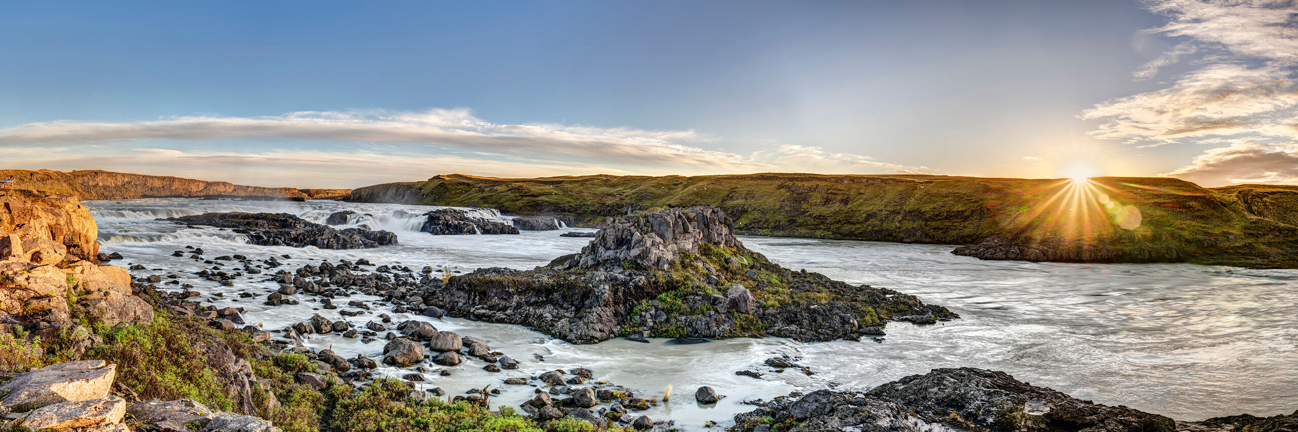 Sunstar over Urridafoss Although there are beautiful landscapes to be found throughout Iceland, on one of my last days in the country, I was in the Southeast...