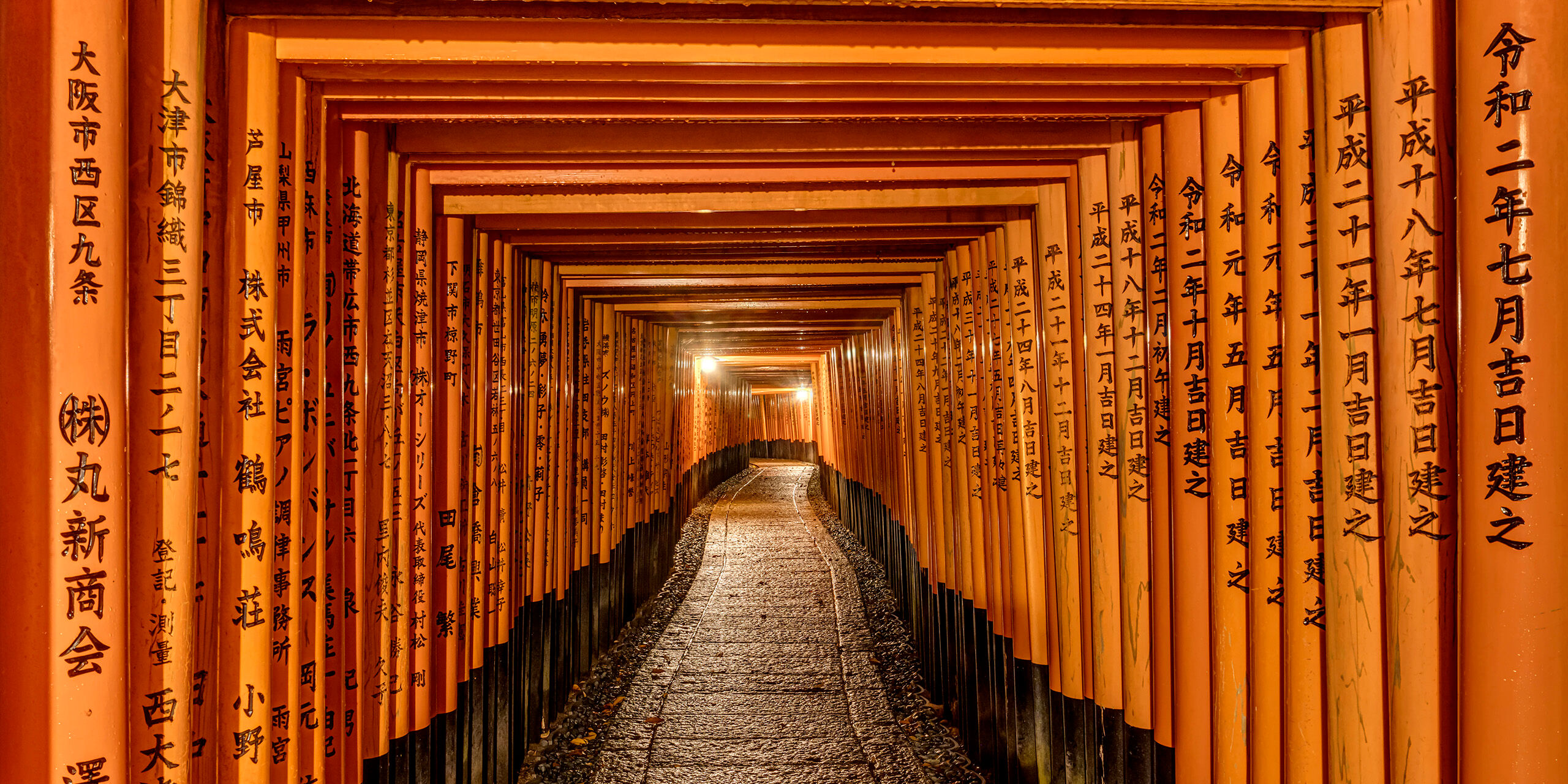 Fushimi Inari-taisha Panorama Fushimi Inari-taisha is one of the most popular tourist spots in all of Japan, and therefore extremely difficult to photograph...