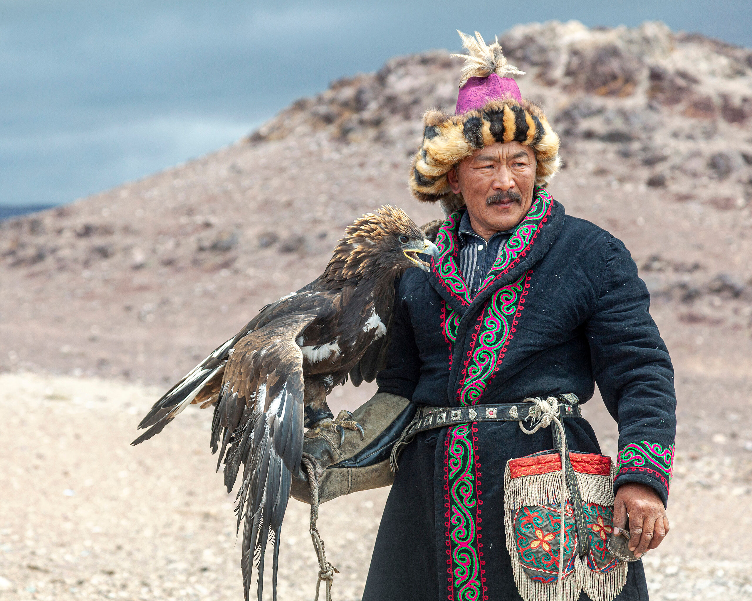 The Eagle Master 2 Eagle Master Khairat Khan is a bit of a celebrity in the world of Eagle Hunters. There was a 2005 movie made about his trade...