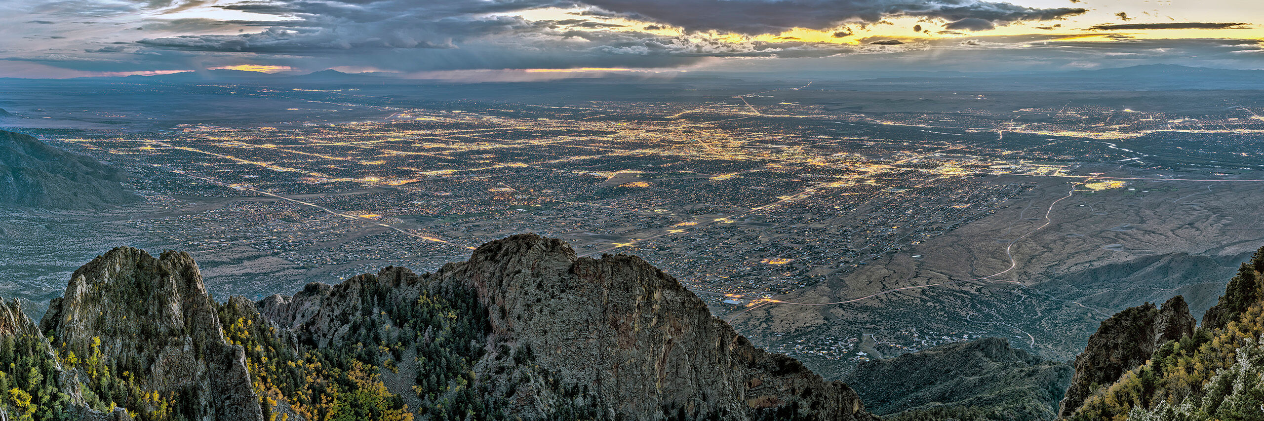 Albuquerque from Sandia Crest I was an artist exhibiting at the Albuquerque International Balloon Fiesta show in 2018, and decided I should try to get a photo...