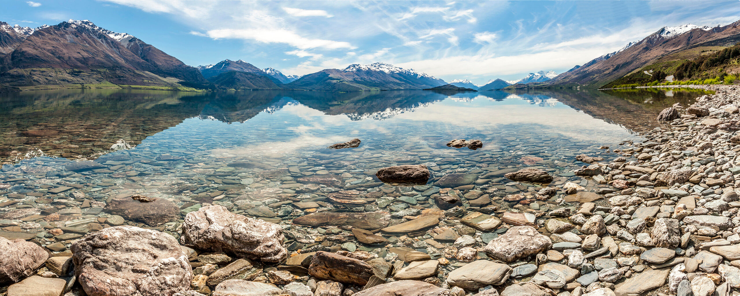 Lake Wakatipu 2 Lake Wakatipu, at 50 miles in length, is New Zealand's third longest lake, and covering roughly 112 square miles, it is the country...