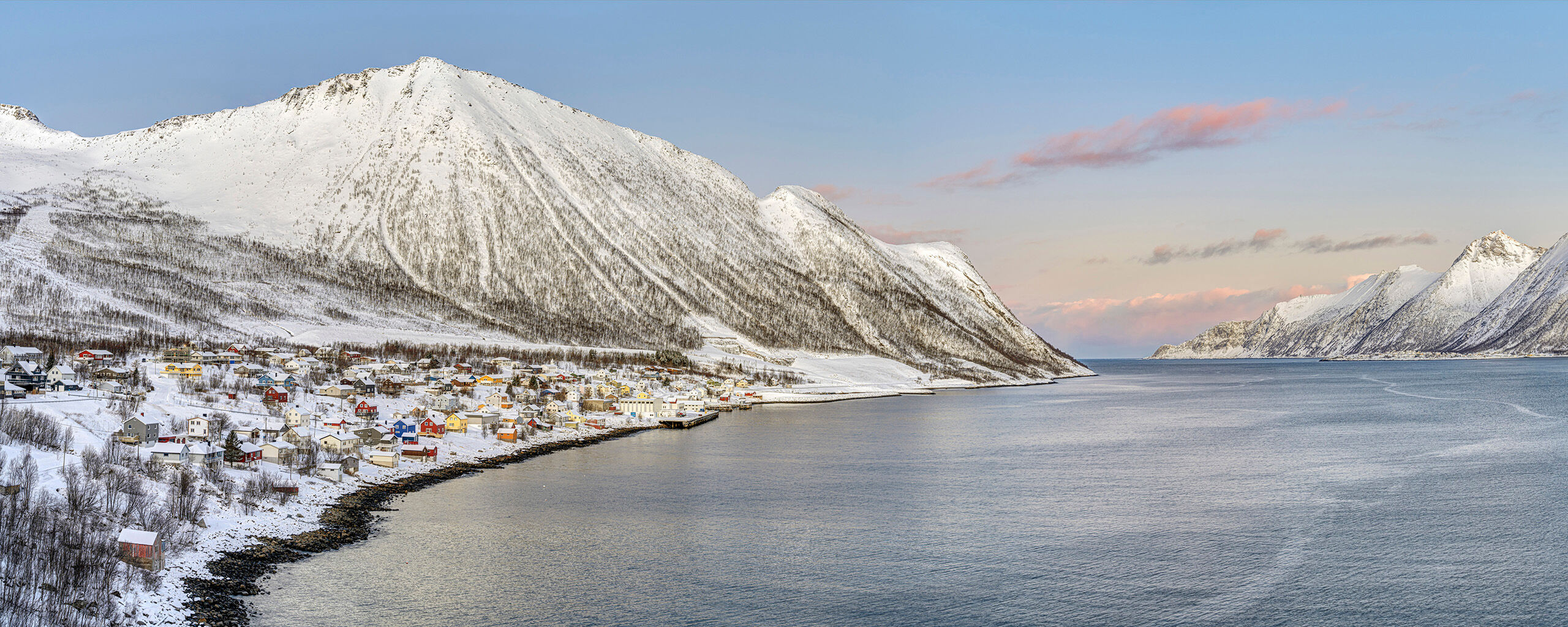 Fjordgard I spent a lot of my time in Senja just driving around, looking for nice photo spots. Here's one I stumbled across on my approach...