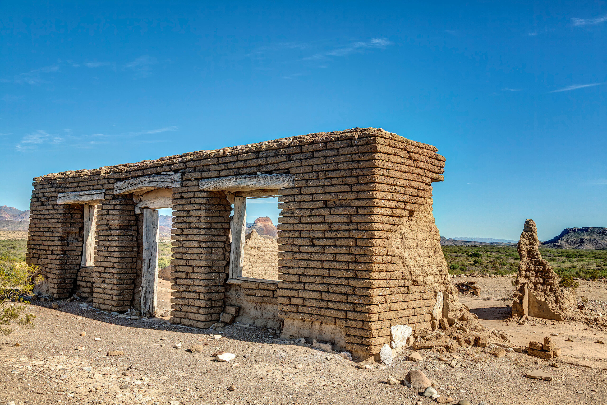 Abandoned Building in Big Bend Try as I might, I was unable to find the name of this building, or any information about it, even though I was able to find it...