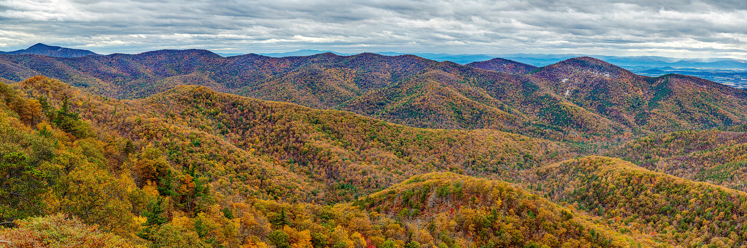 Shenandoah in Autumn Panorama I've always wanted to shoot the Appalachian and other eastern-US mountain ranges in the fall, when many of these areas are famous...