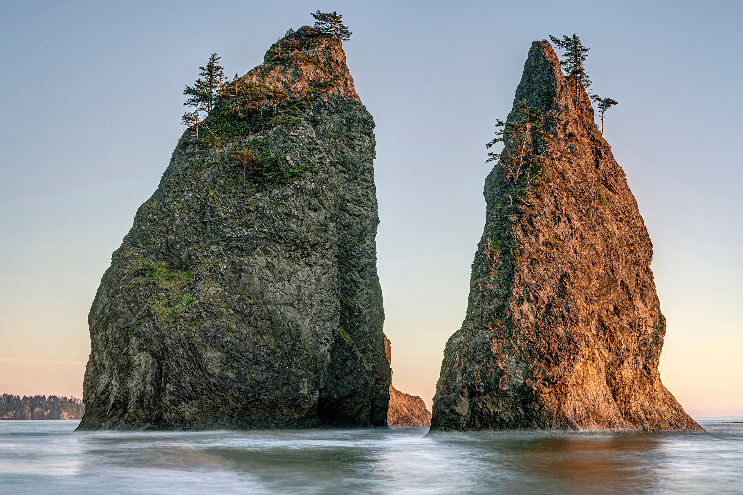 Seastacks at Rialto Beach Rialto Beach, which lies in northwest Washington, within the boundaries of Olympic National Park, is one of those rare beaches...